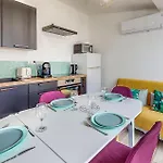 Dom wakacyjny 2 Bedroom Amazing In Royan