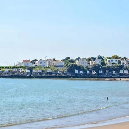 Hébergement de vacances Nice Home In Royan With Wifi *