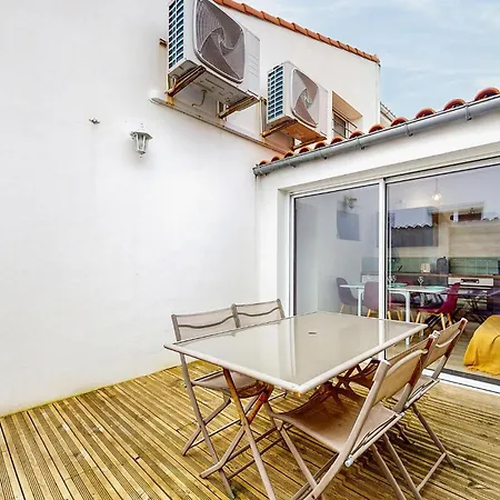 Nice Home In Royan With Wifi